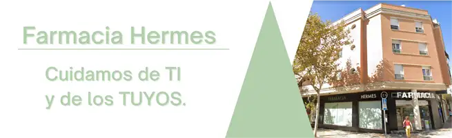 Interior de Farmacia Hermes con productos en estanterías